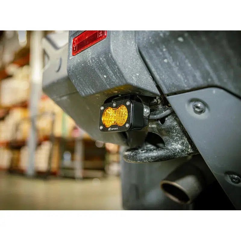 leitner-ineos-grenadier-chase-light-bracket-close-up-view-with-chase-light-on-vehicle-in-garage