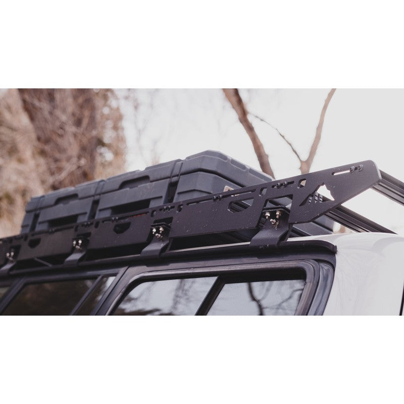 sherpa-la-sal-roof-rack-for-1990-1997-land-cruiser-80-series-close-up-view-with-logo-in-nature