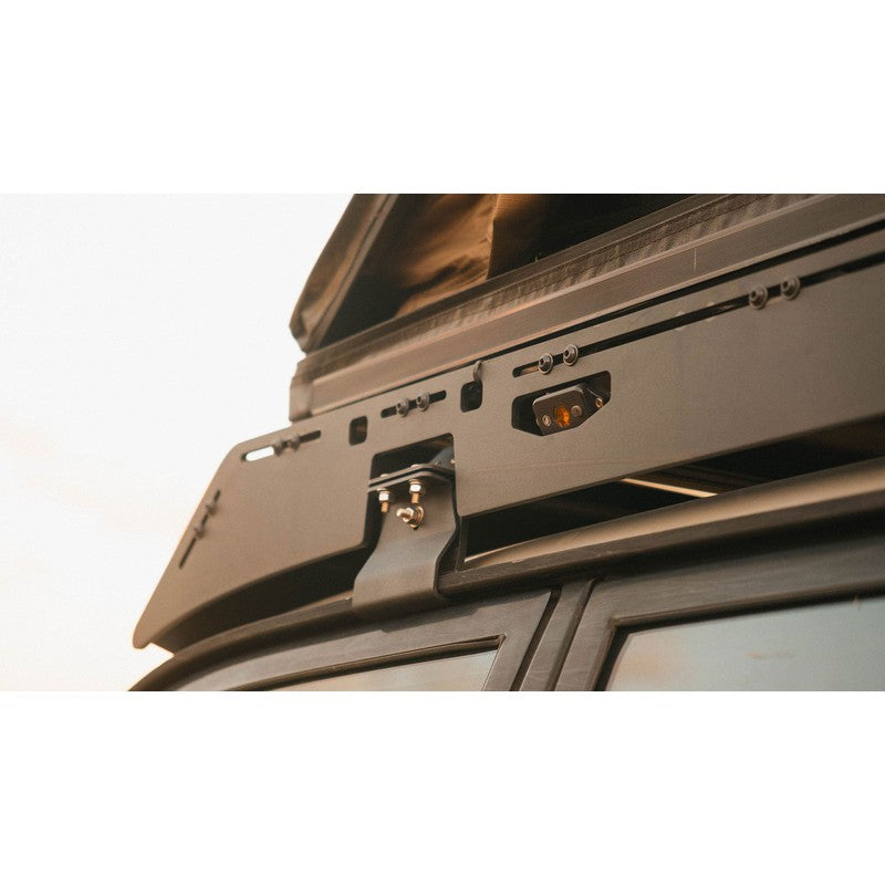 sherpa-la-sal-roof-rack-for-1990-1997-land-cruiser-80-series-close-up-view-with-mounting-brackets