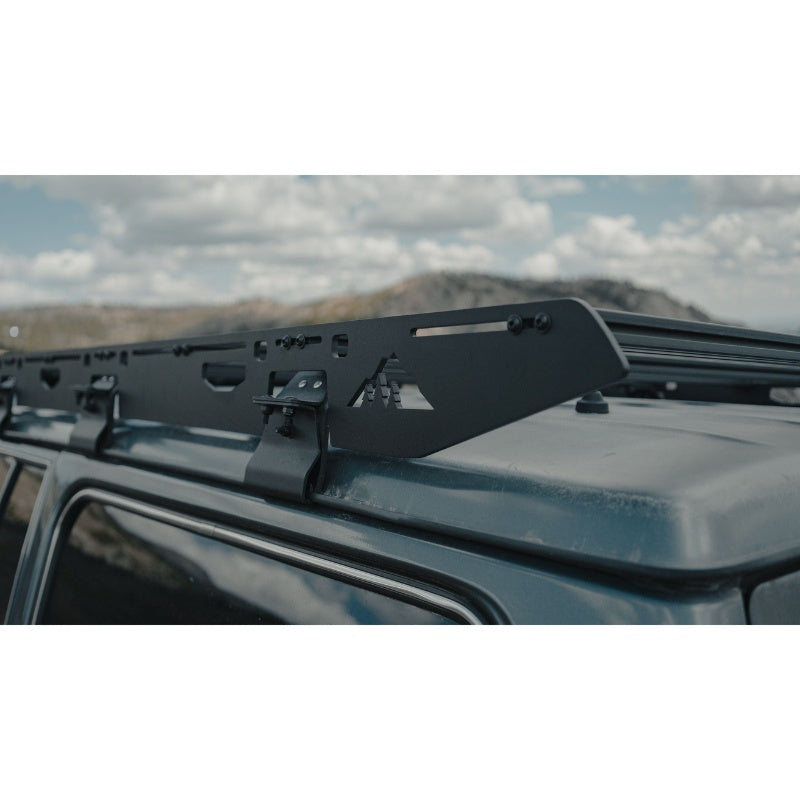 sherpa-mineral-roof-rack-for-1980-1990-land-cruiser-60-series-close-up-view-in-terrain