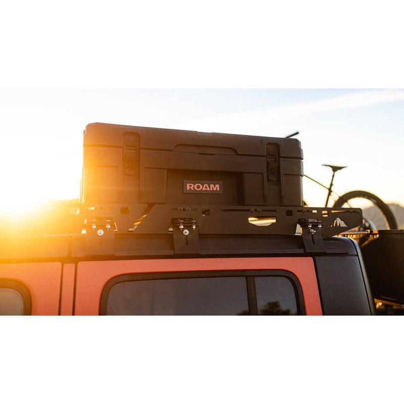 sherpa-sunlight-roof-rack-for-2020-2024-jeep-gladiator-jt-close-up-view-with-roam-case-in-nature