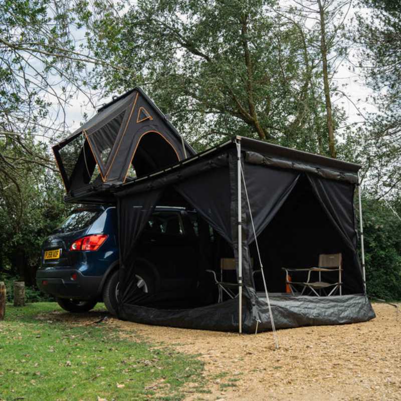 tentbox-side-awning-room-open-front-corner-view-on-nissan-qashqai-with-chairs-and-roof-top-tent-in-nature